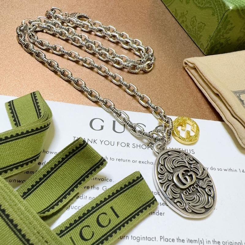 G*u*i necklaces
